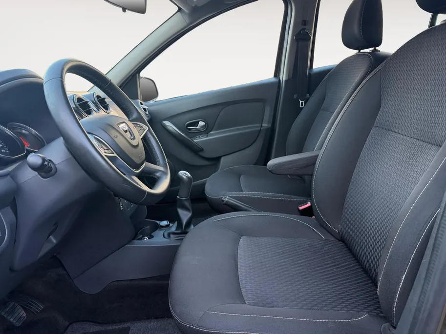 Dacia Logan MCV 0.9 TCe Laureate | 100% onderhouden | Elektr. ramen voor | Airco | Parkeersensor achter | Trekhaak | DAB | Bluetooth | Cruise control | Bovag garantie |