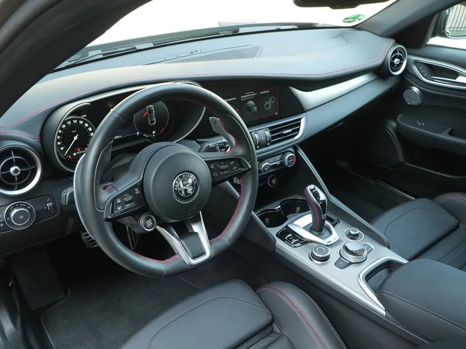 Alfa Romeo Giulia 2.0 Turbo 280 PK Competizione Q4 AWD | Harman | Veloce | 19'