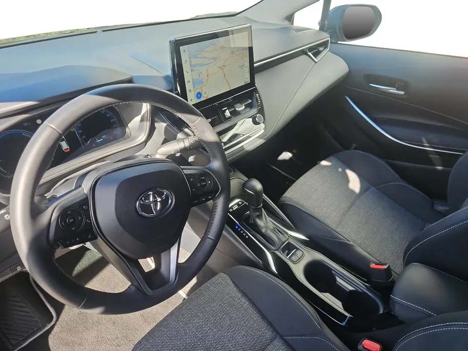 Toyota Corolla Touring Sports Hybrid 140 Dynamic | Carplay | Parkeer Camera | Navigatie | Stoelverwarming | Parkeer sensoren |