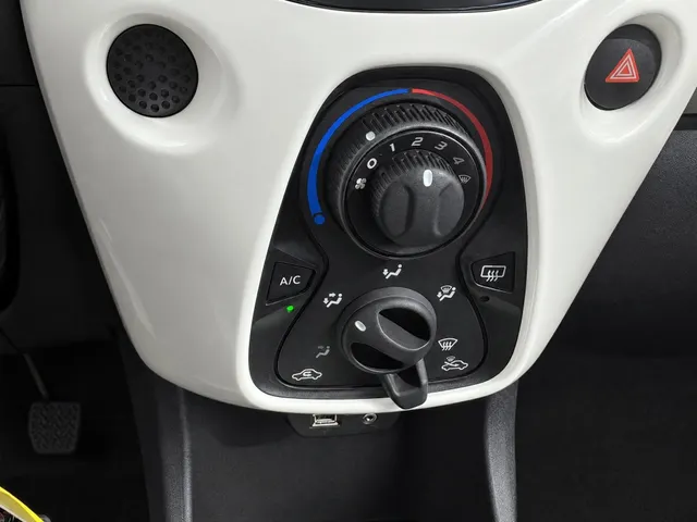 Toyota Aygo 1.0 VVT-i x-play | Automaat | Camera