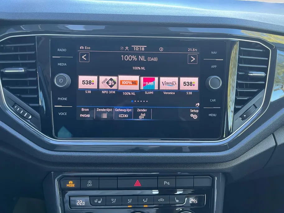 Volkswagen T-Roc 1.5 TSI Sport | Adaptieve Cruise Control | Stoelverwarming | Parkeercamera | Digitale Cockpit