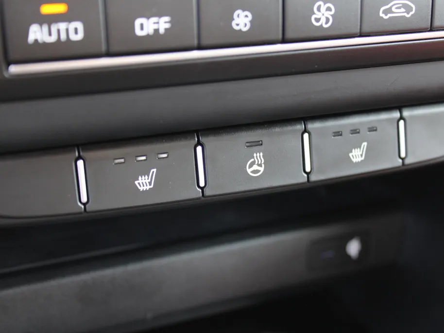 Kia Ceed 1.0 T-GDi DynamicPlusLine | Stuur-/stoelverwarming | Camera | Draadloos laden | LED | Dodehoek detectie | 16' LM |
