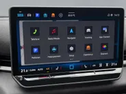 Volkswagen T-Roc 1.5 eTsi 150pk DSG R-Line First Edition · Camera · Wegklapbare Trekhaak · Stoelverwarming · Dodehoek Detectie · Elek. Achterklep · 19'' Inch · Garantie t/m 08-03-2030 of 100.000km