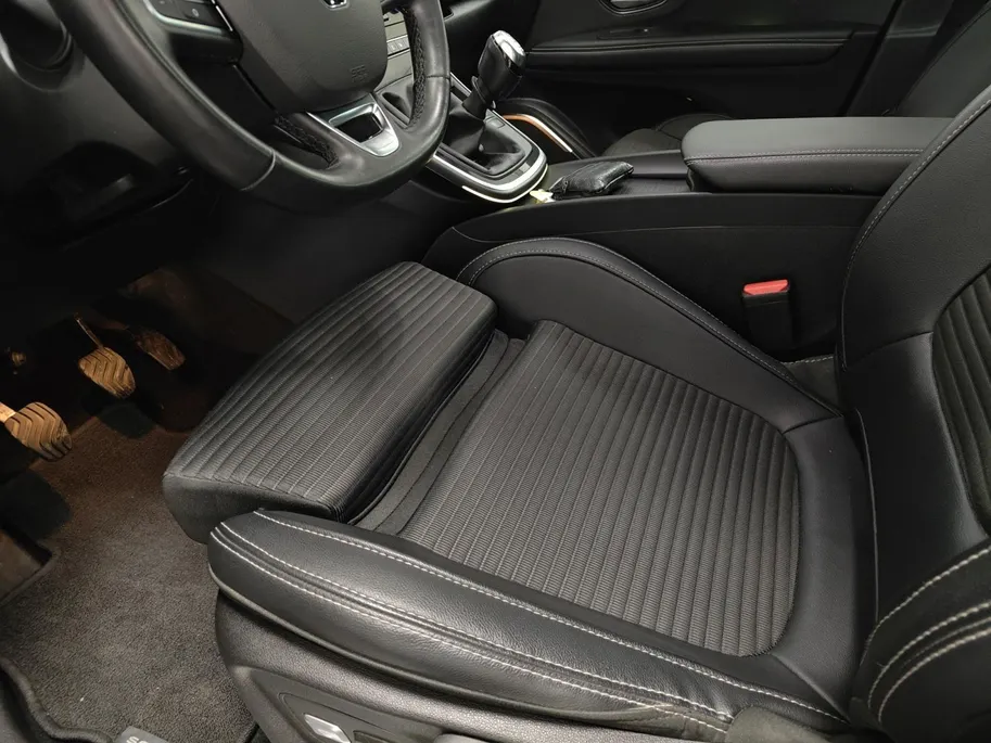 Renault Grand Scénic 1.2 TCe Bose NAVI AIRCO CAMERA CRUISE CONTROLE BOSE LED VERLICHTING TREKHAAK LM VELGEN 5P ZEER MOOIE AUTO DEALER ONDERHOUDEN