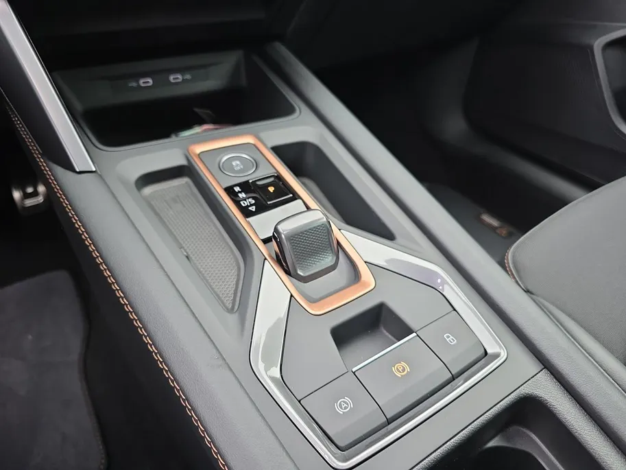 CUPRA Formentor 1.5 TSI e-Hybrid Business 204Pk SOH 100% | Panoramadak | Elektr. Trekhaak | Stoelverwarming | Elektr. Achterklep | Matrix Led koplampen | Virtual Cockpit | Fabrieksgarantie |