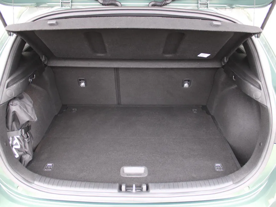 Kia Ceed 1.5 T-GDi GT-Line | Stuur-/stoelverwarming | Schuifdak | Cruise adapt. | Camera | 17' LM | LED | Dodehoek sensor | Draadloze lader |