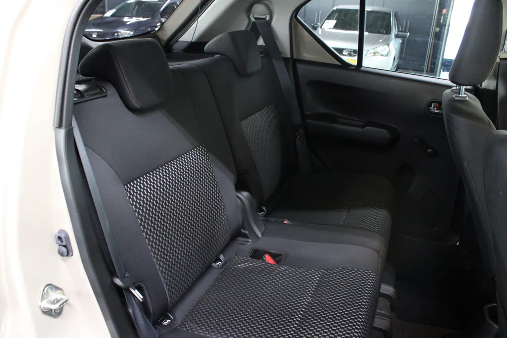 Suzuki Ignis 1.2 Smart Hybrid Select / Camera / Stoelverwarming / Allseason banden /