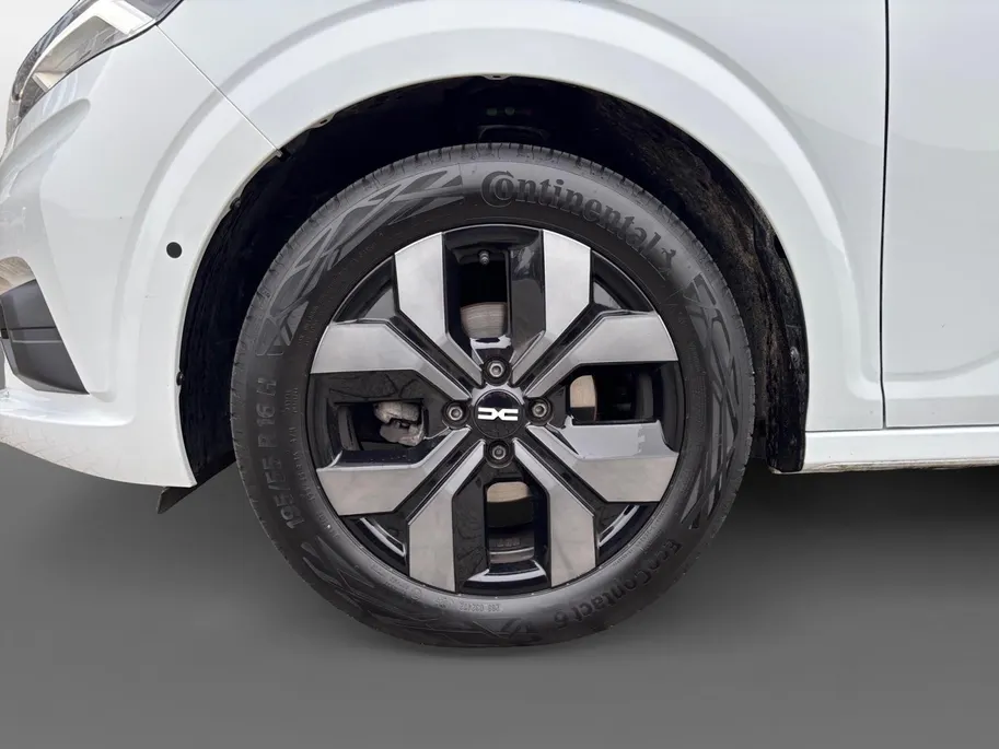 Dacia Sandero 90PK TCe Journey | Camera | Armsteun | Climate Control | Parkeersensoren | Apple CarPlay/Android Auto | Licht & Regen Sensor | Cruise Control | Lichtmetalen Velgen | Full LED |