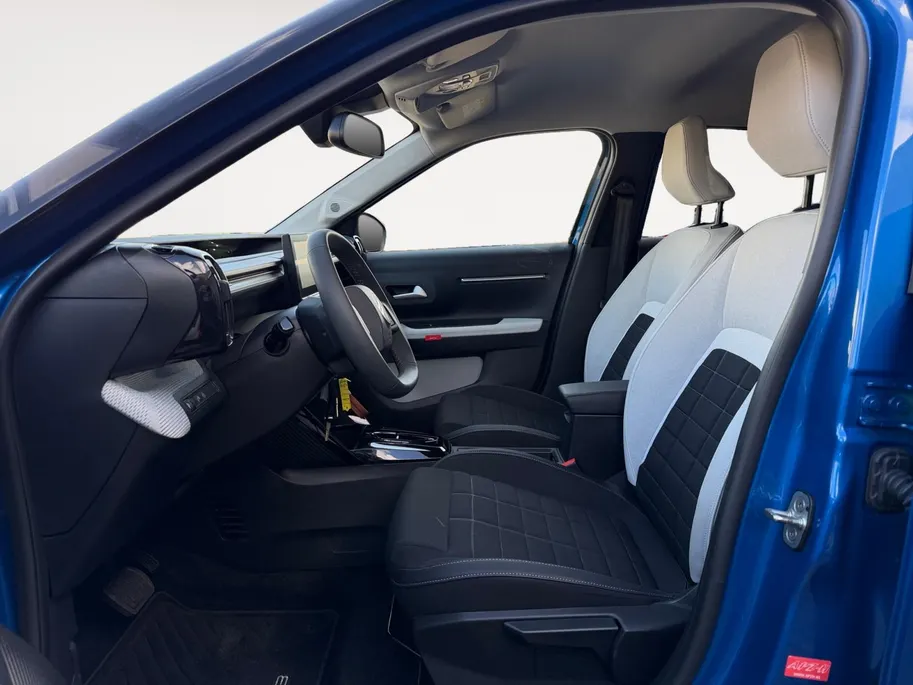 Citroën C3 1.2 Hybrid 110pk Max | Dealer onderhouden | NL auto | Automaat | Cruise control | Trekhaak | Apple carplay & Android auto | Navigatie | Apple carplay & Android auto | Draadloos opladen mobiel | 17' lichtmetalen velgen | Bovag garantie |