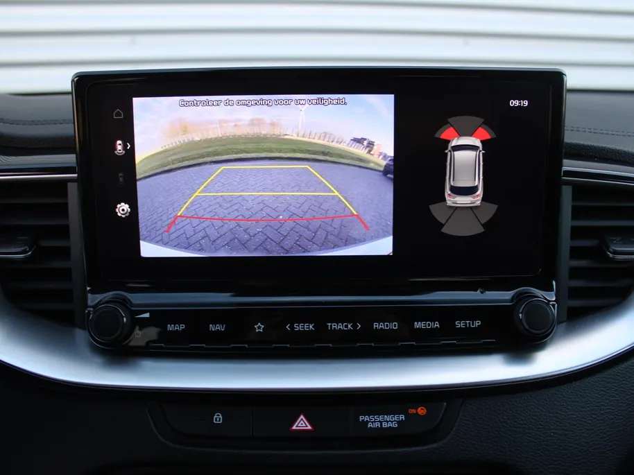 Kia Ceed 1.0 T-GDi DynamicPlusLine | Stuur-/stoelverwarming | Camera | Draadloos laden | LED | Dodehoek detectie | 16' LM |