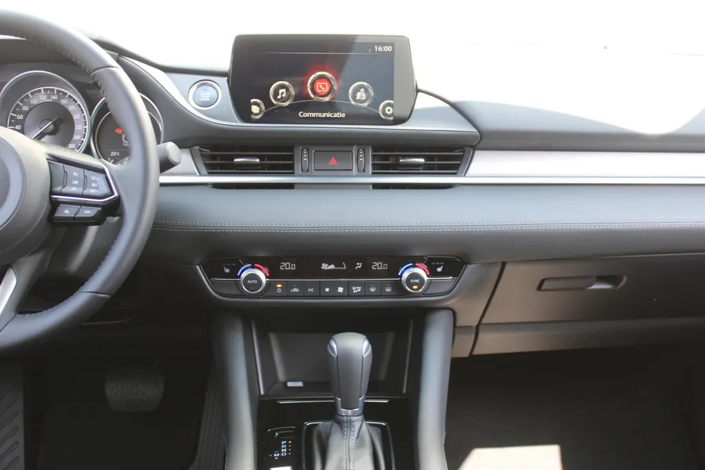 Mazda 6 Sportbreak 2.0 SkyActiv-G 6AT 165PK Centre-Line | BTW Auto | Navi | 17' LM | 360° Camera | Cruise | Head-up display | Automaat |