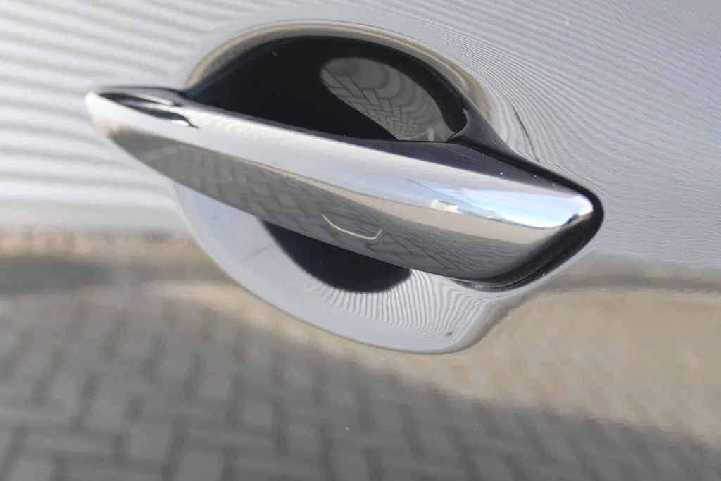 Mazda MX-30 e-SkyActiv EV 145PK Advantage Modern 36 kWh | Stoelverwarming | HUD | Dodehoek detectie | Elek. stoelverstelling | LED | 18' LM | Camera |