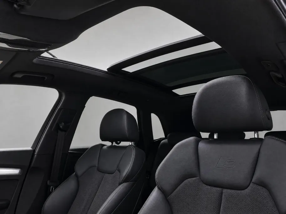 Audi Q5 50 TFSIe 299PK S-tronic S Line · Panoramadak · Camera ·  Luchtvering · Apple/Android Car Play · Keyless · 20'' Inch · Garantie t/m 28-05-2028 of 80000km.