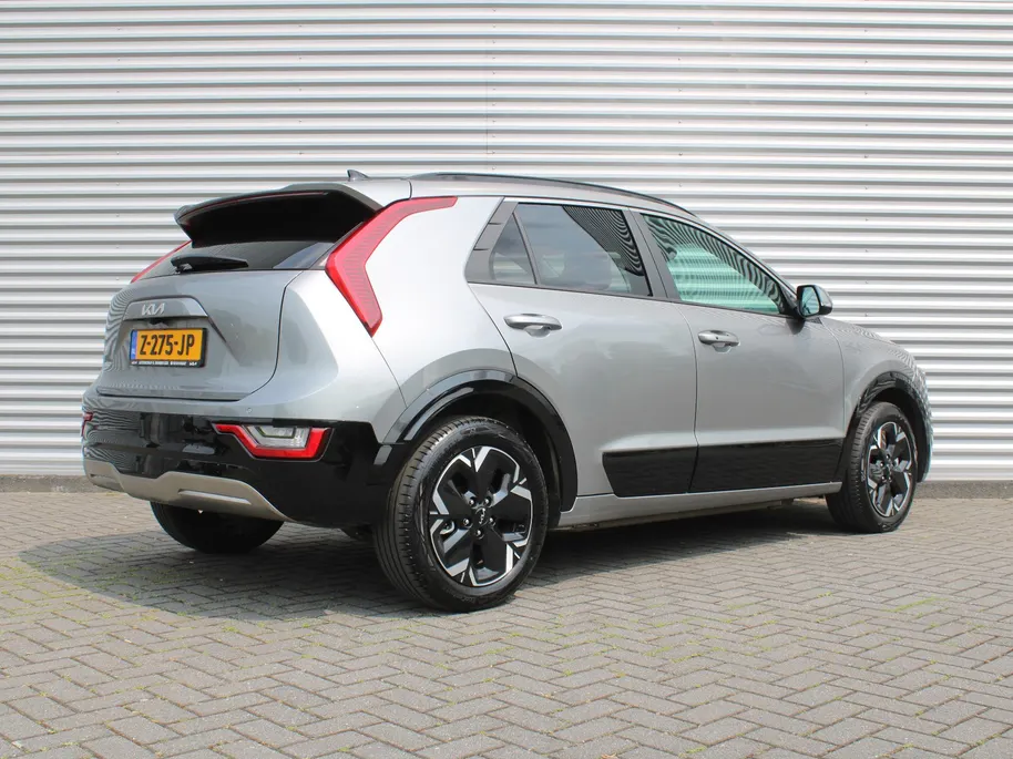 Kia Niro EV Edition Advanced 64.8 kWh | Stuur-/stoelverwarming | Elektr. stoelverstelling | Camera | Cruise adapt. | 17'LM | Clima | 17% bijtelling |