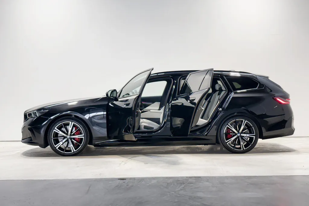 BMW 5 Serie Touring 550e xDrive