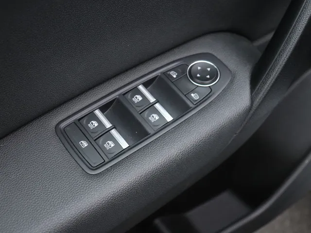 Renault Captur 1.3 TCe 140PK Zen | DEALER ONDERHOUDEN | CLIMAT CONTROL | CARPLAY | PARK. SENSOREN | LM VELGEN