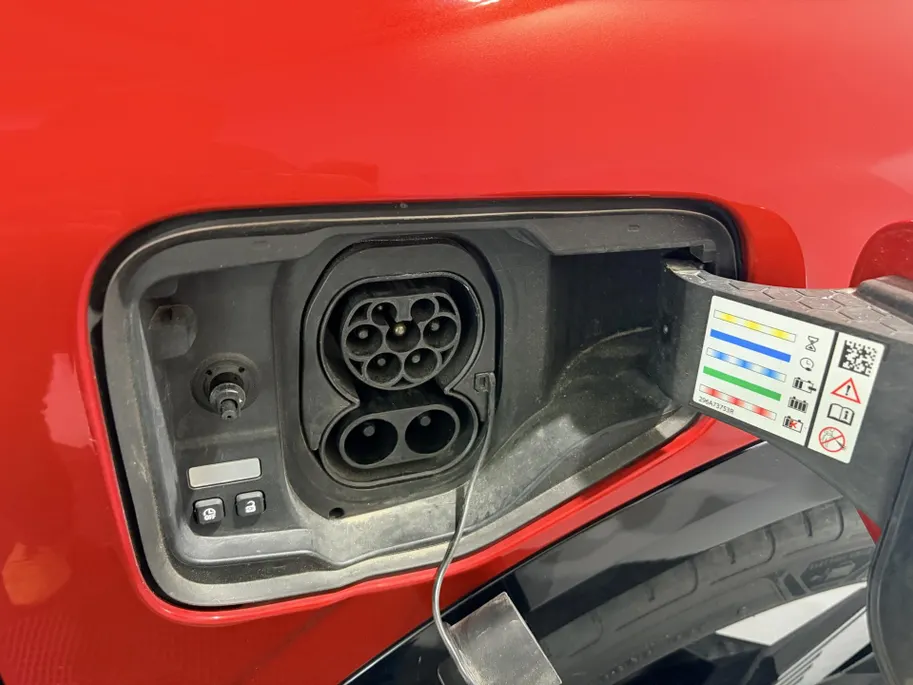 Renault Megane E-Tech 220PK EV60 Optimum Charge Techno Automaat | Pack Winter | Adaptive Cruise Control | 360 Camera | Apple CarPlay/Android Auto | Parkeersensoren | Full LED | Digital Cockpit | Lichtmetalen Velgen |