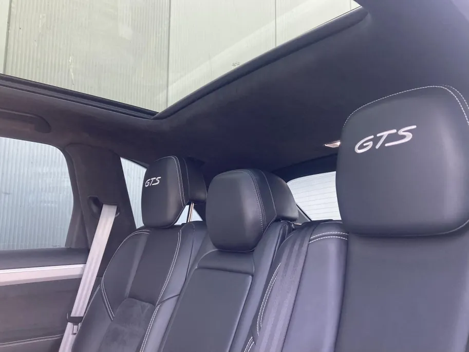 Porsche Cayenne 3.6 GTS 441 pk automaat Panoramadak - Alcantara Leder - Navigatie - Bose Audio - 21inch LM  - volledig onderhouden