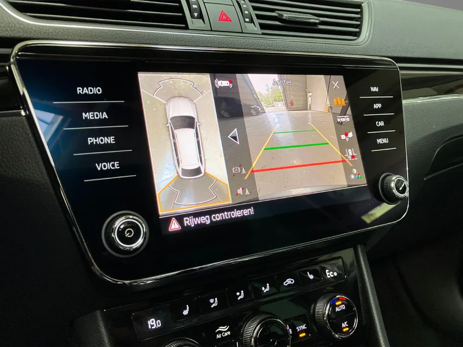 Škoda Superb 1.4TSIiV 160kW/218PK Laurin & Klement · Panoramadak · Leder · Navigatie · 360gr Camera · Apple/Android Car Play · Canton Audio ·