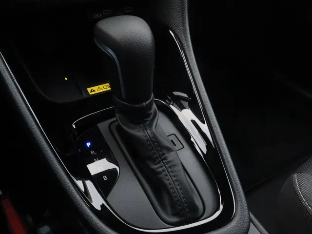 Toyota Yaris 1.5 Hybrid 115 Dynamic Comfort Pack | V+A Sensoren | Stoel & St