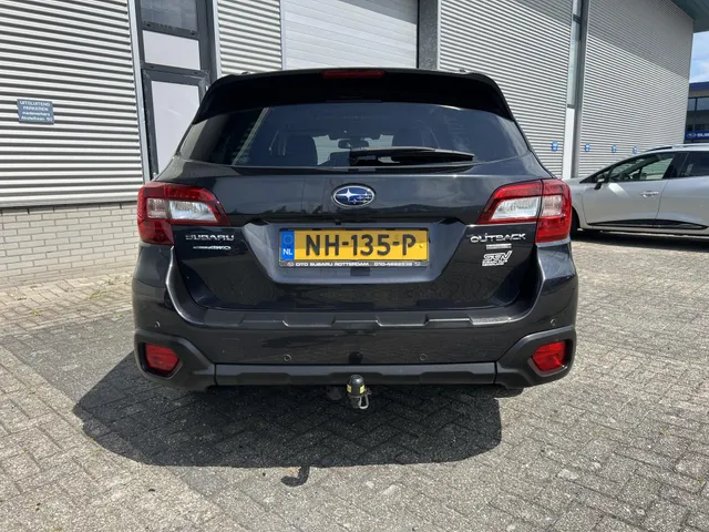 Subaru Outback 2.5i Premium Automaat | All Season Banden | Trekhaak | Elek. Schuif/Kantel Dak | Crème Witte Lederen Bekleding
