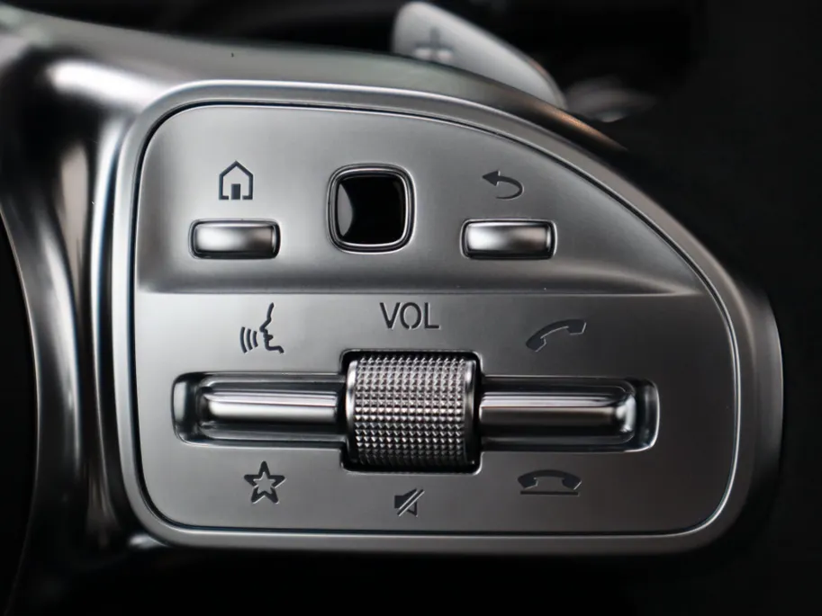 Mercedes-Benz CLA 200 AMG Line l Panoramadak l Stoelverwarming l Carplay