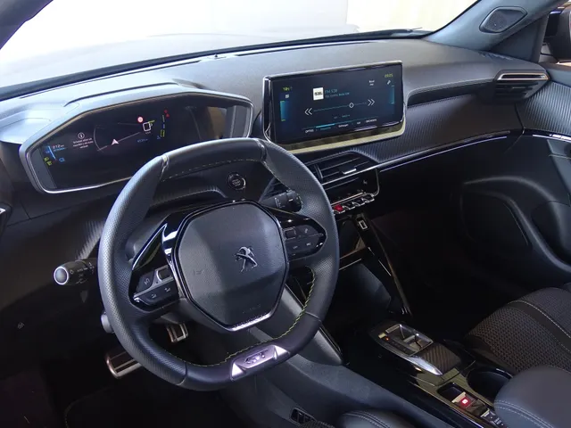 Peugeot e-2008 EV GT 50 kWh