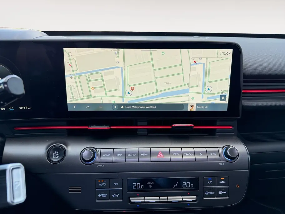 Hyundai Kona Electric N Line Sky 64.8 kWh | Navigatie| Schuif-kantel dak| Head up display| Stoelverwarming/koeling| 360 graden camera|