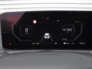 Kia EV6 Light Edition 63 kWh | Stuur-/stoelverwarming | Camera | 19' LM | LED | Adap. Cruise | Clima | Draadloze telefoonlader | 17% bijtelling |