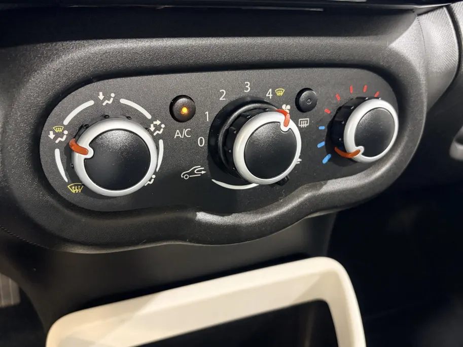 Renault Twingo 70PK SCe Collection | WEEKEND DEAL €7435,- 23 & 24-10 | Elektrisch Vouwdak | 1e Eigenaar | Bluetooth Audio & Telefoon | Snelheidsbegrenzer | Leder Stuurwiel | LED Dagrijverlichting | USB | Centrale Deurvergrendeling | Elektrische Ramen & Spiegels |