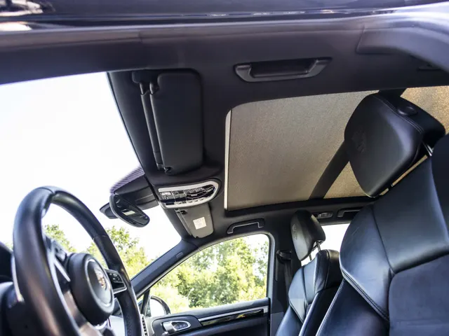 Porsche Cayenne 3.0 S E-Hybrid Platinum Edition NL Auto!