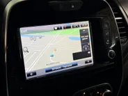 Renault Captur 120PK TCe Intens Automaat | Trekhaak | Navi | LM Velgen Hoogglans Zwart | Camera | Parkeersensoren | Full LED | Climate Control | Cruise Control | Keyless Entry | Elektrische Ramen & Spiegels | Licht & Regen Sensor |