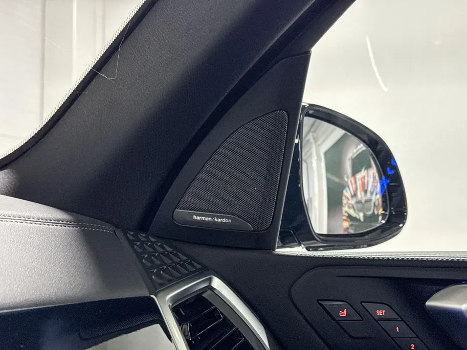 BMW X5 xDrive50e Launch Edition