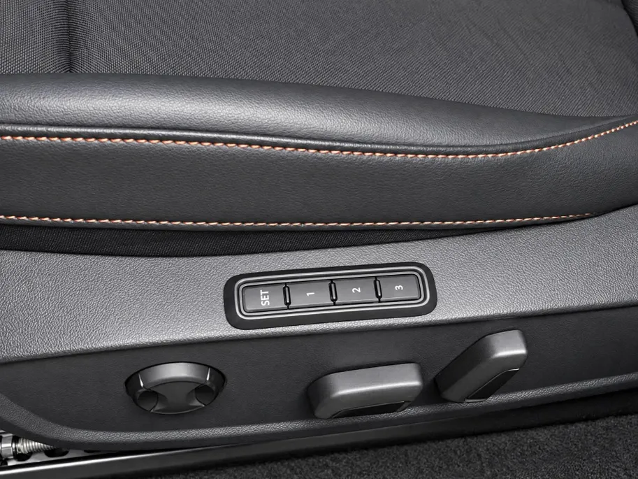 CUPRA Formentor 1.4e-Hybrid 180kW/245PK VZ · Panoramadak · Camera · Navigatie · Apple/Android Car Play · Stuur -& Stoelverwarming