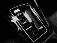 Volkswagen Golf 1.5eTSI/150PK R-Line Black Style DSG · Navigatie · Camera + Parkeersensoren · Apple/Android Car Play · Garantie t/m 18-11-2026  · EXTRA INRUILKORTING ·