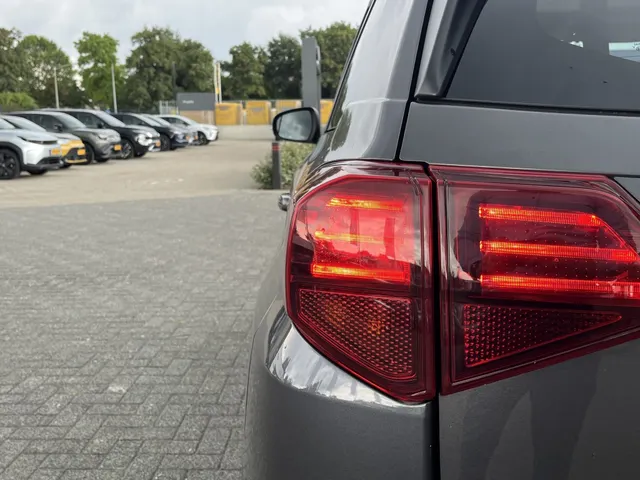 Suzuki Vitara 1.4 B.jet Style Smart Hybrid | Panoramadak | All Seasons