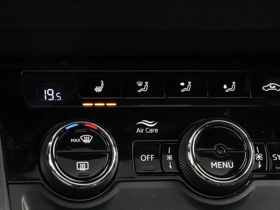 Škoda Karoq 1.5 TSI 150pk DSG ACT Sportline Business · Panoramadak · Camera · Cruise Control · Apple/Android Car Play · 18'' Inch ·