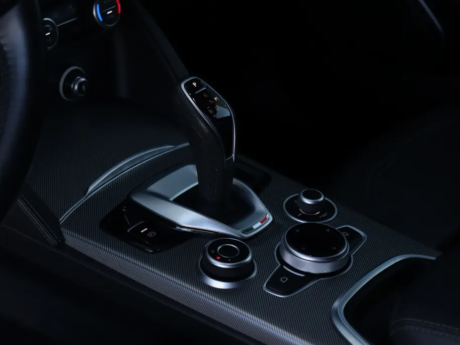 Alfa Romeo Stelvio 2.0 Turbo 280 PK AWD Veloce | Navi | Carplay | Driver | 20'
