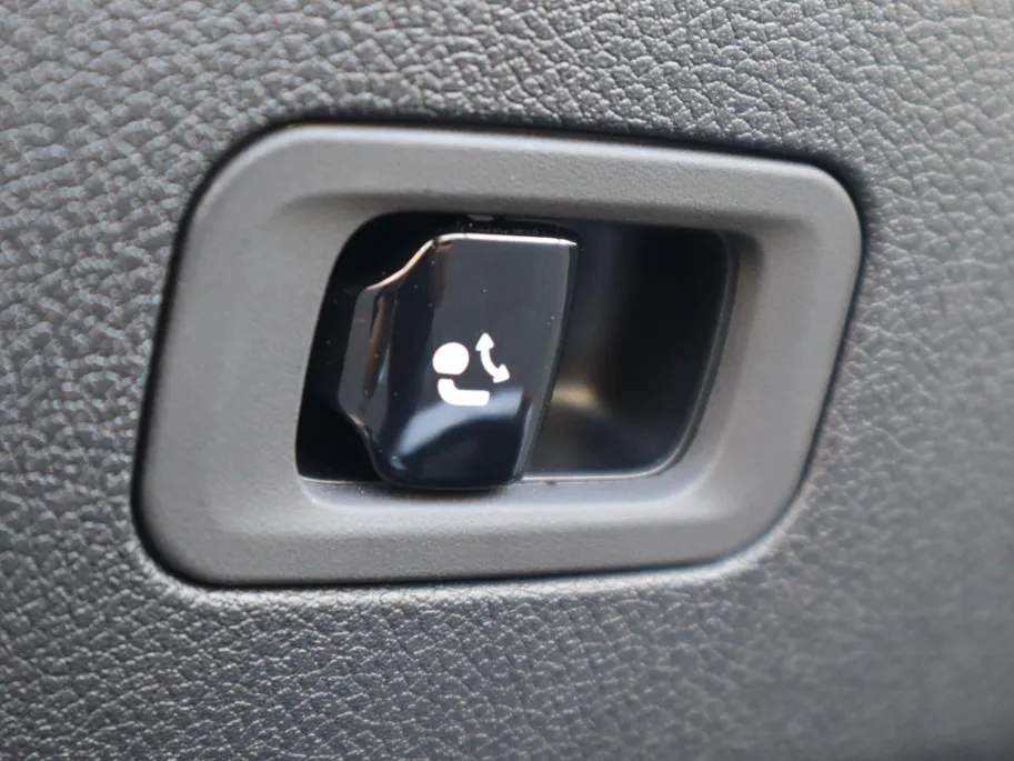 Mercedes-Benz CLA 180 Business Solution AMG l Trekhaak l Panoramadak l stoelverwarming