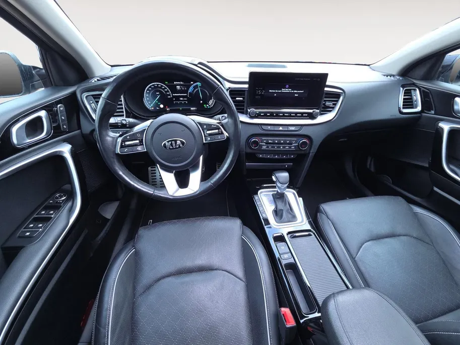 Kia Ceed Sportswagon 1.6I PHEV ExecutiveLine | Automaat | Dealer onderhouden | Panorama dak | Stoelverwarming en Ventilatie | Dodehoek Detectie | Leder | Carplay | Camera | Cruise Control Adaptief |
