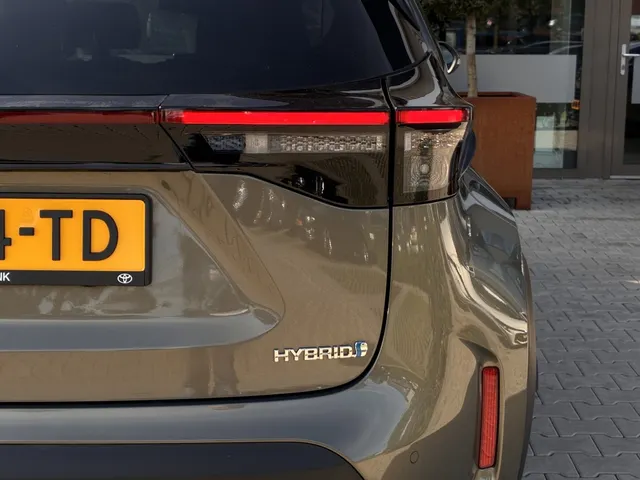 Toyota Yaris Cross 1.5 Hybrid Explore | Trekhaak | PDC v/a | Stoelverwarm. |