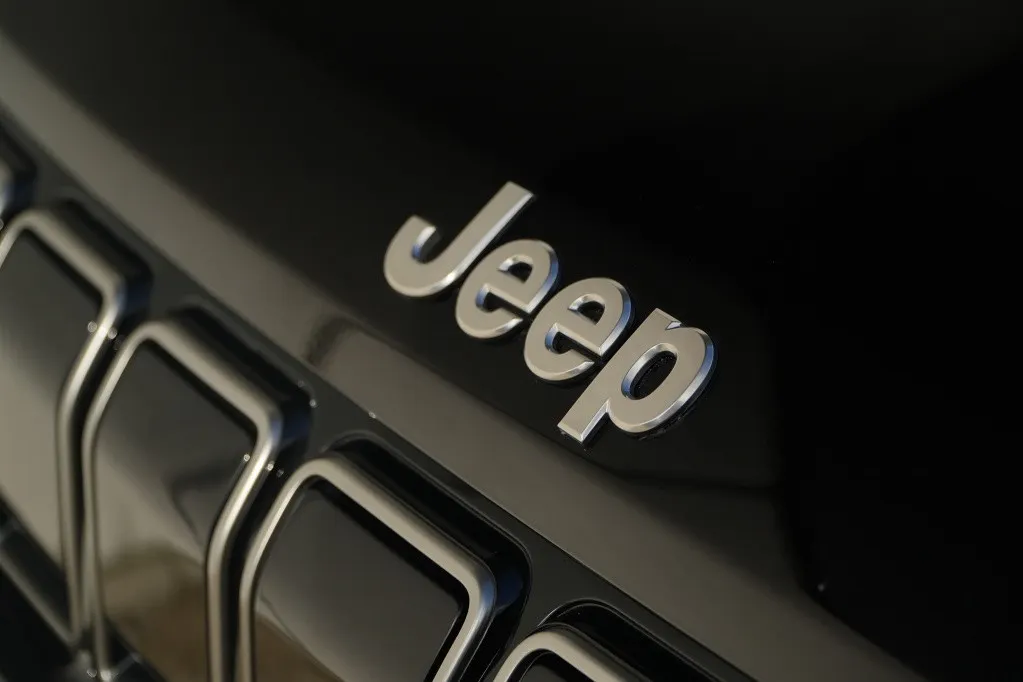 Jeep Avenger 1.2 e-Hybrid Summit | Navi | JBL | Camera | Winter | 18'