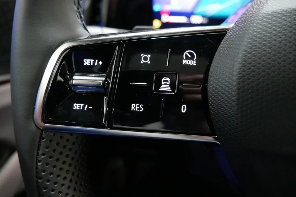 Renault Espace E-Tech full hybrid 200 iconic 7p. Pack Light & Sound | Pack Vision| Trekhaak| Rijdende demonstratie auto | Vraag naar de actuele kilometerstand