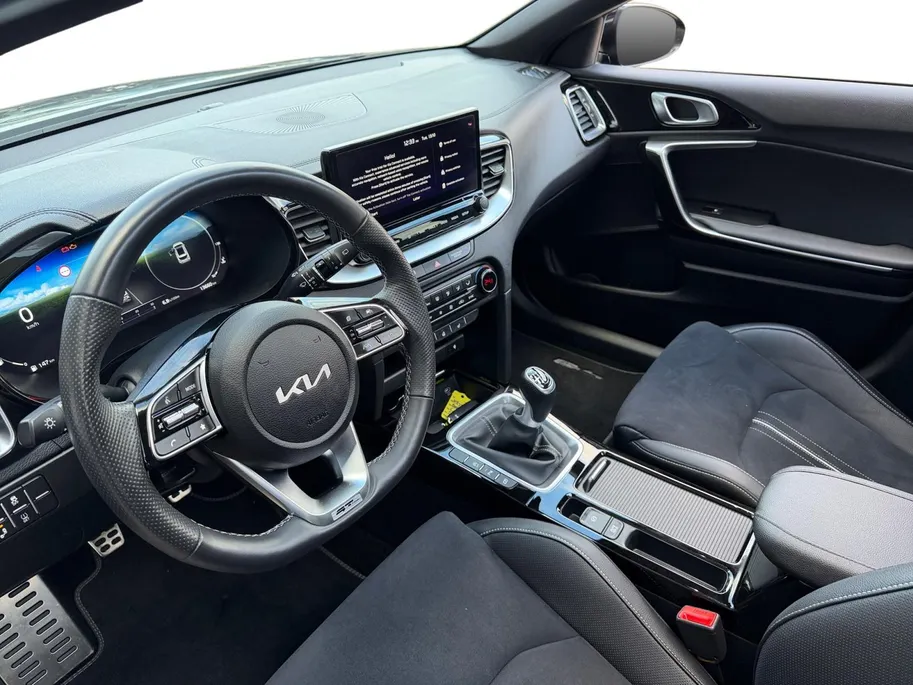 Kia Ceed 1.0 T-GDi GT-Line | Panorama schuifdak | Navigatie | Camera | Apple Carplay / Android auto | Stoelverwarming/ Stuurverwarming | Cruise control | Lichtmetalen Velgen |