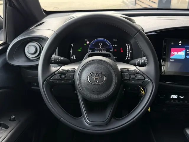Toyota Aygo X Hybrid 115 play