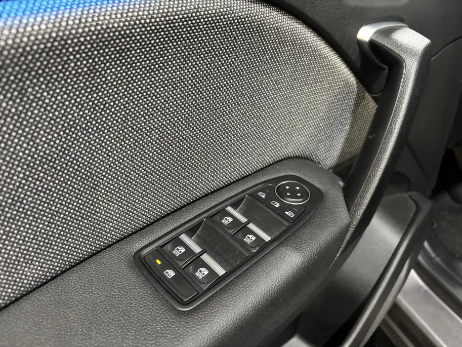 Renault Captur 90PK TCe Techno | Pack Winter | Navi | Climate Control | Camera | Parkeersensoren | Apple CarPlay/Android Auto | Lichtmetalen Velgen | Full LED | Armsteun | Digital Cockpit |