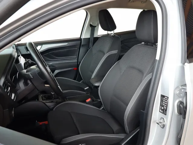 Ford Focus Wagon 1.0 EcoBoost Hybrid Connected | Nieuw model