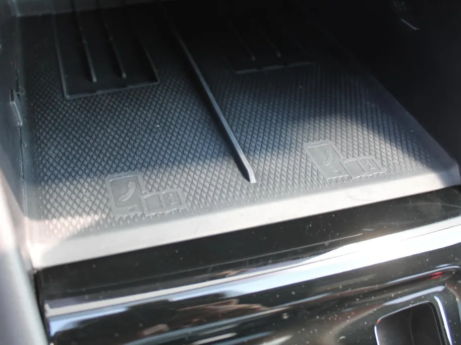 Volkswagen Tiguan 1.5 eHybrid R-Line Edition | Elek. trekhaak | Schuifdak | Stuur-/stoelverwarming + massage | Camera | 20' LM | HUD | LED | Dodehoek detectie | Nieuwstaat | BTW auto |