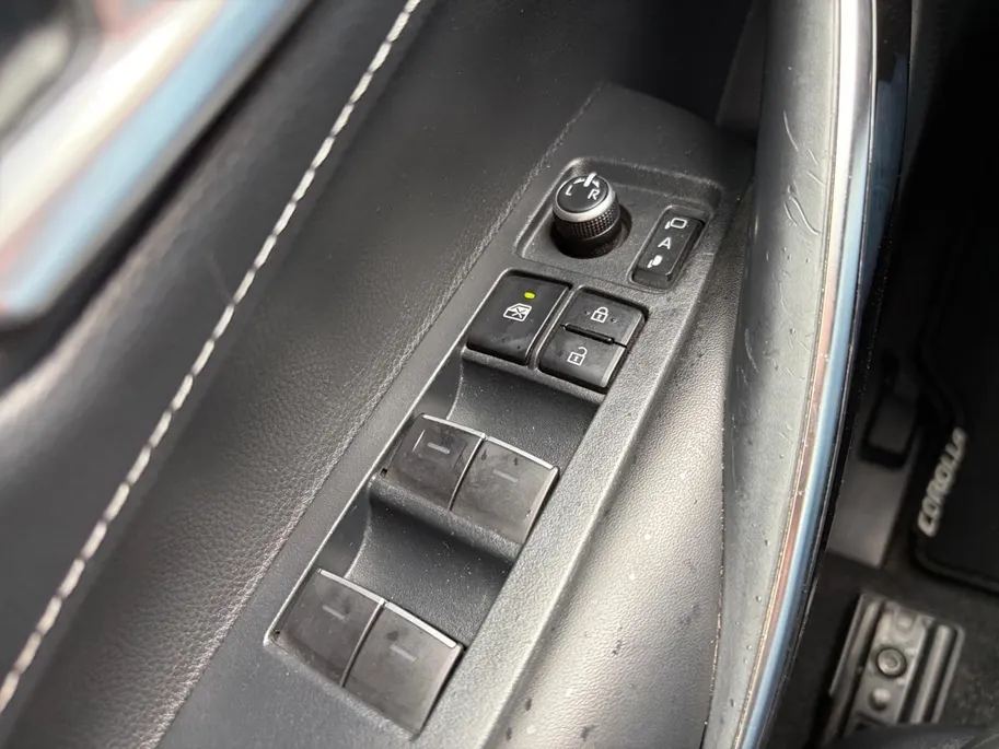 Toyota Corolla Touring Sports 2.0 Hybrid Executive | *1E EIGENAAR | FABRIEKSGARANTIE/ DEALER ONDERH. | PANO/ SCHUIFDAK | APPLE CARPLAY/ ANDROID AUTO | NAVI | CAMERA | VOL. LEDER | JBL SOUND | STOELVERWARMING |
