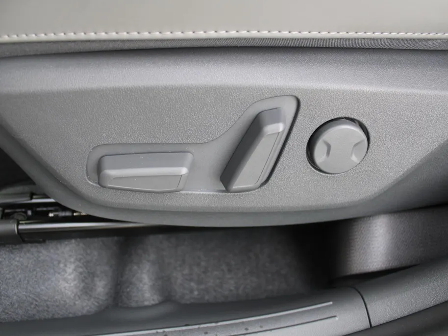 Kia EV3 Plus Advanced 81.4 kWh | Stuur/stoelverwarming | Schuifdak | Camera | Elek. stoelverstelling | 19' LM | Dodehoek detectie | Clima | LED |
